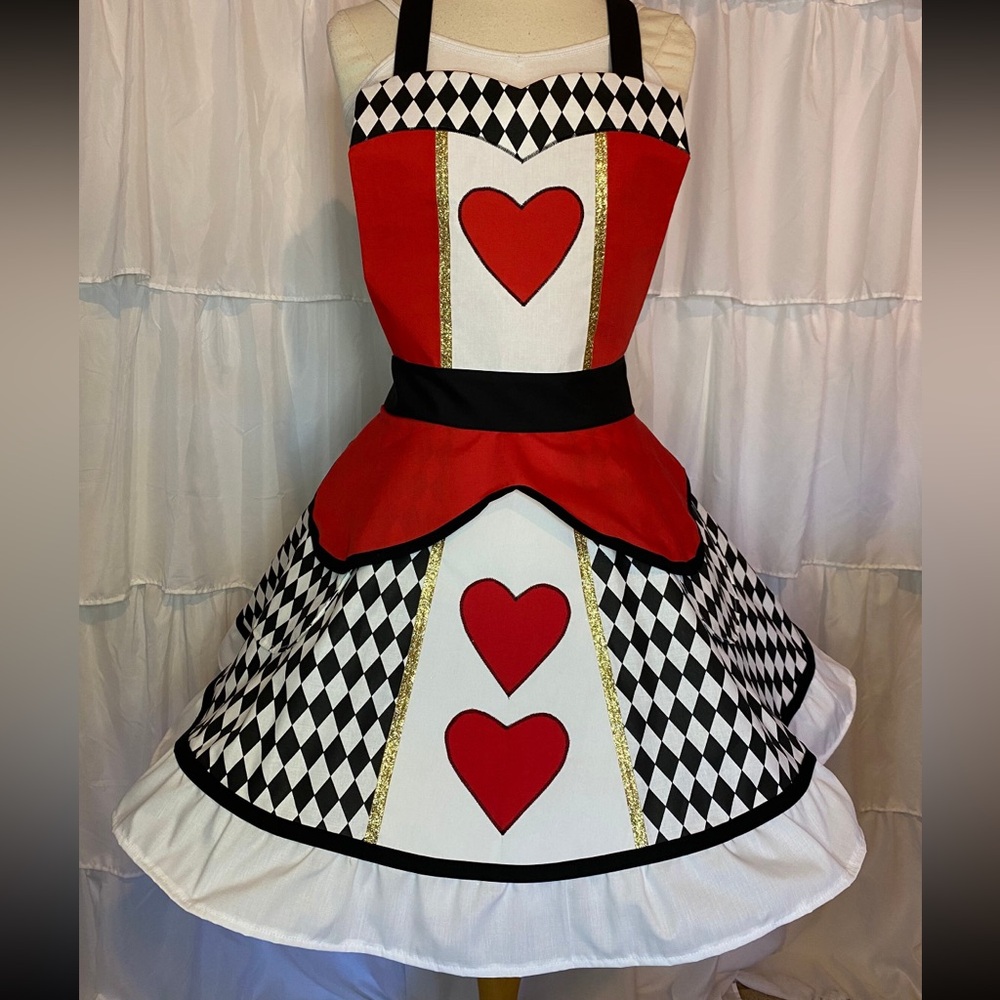 Disney Queen of Hearts with accessories